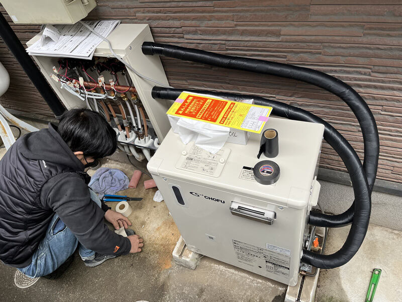 ボイラーも新しい機器に入れ替えて、ヘッダーボックスと接続します