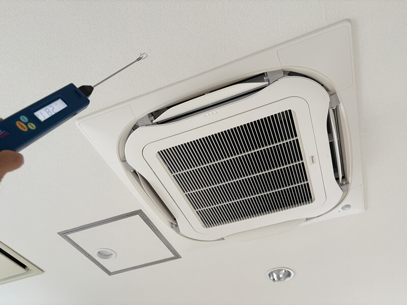 機器の試運転と空調温度の測定を行います