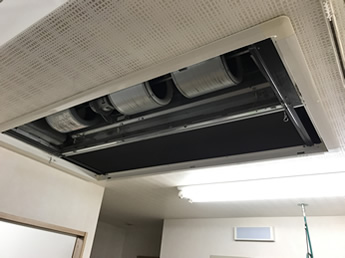 ダクト接続型ビルドインエアコンと一般的な天井埋込みカセット型エアコン
